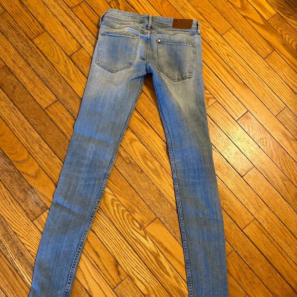 H&M Super Skinny Low Waist Light Wash Jeans (Size: 26/32) - Picture 7 of 10